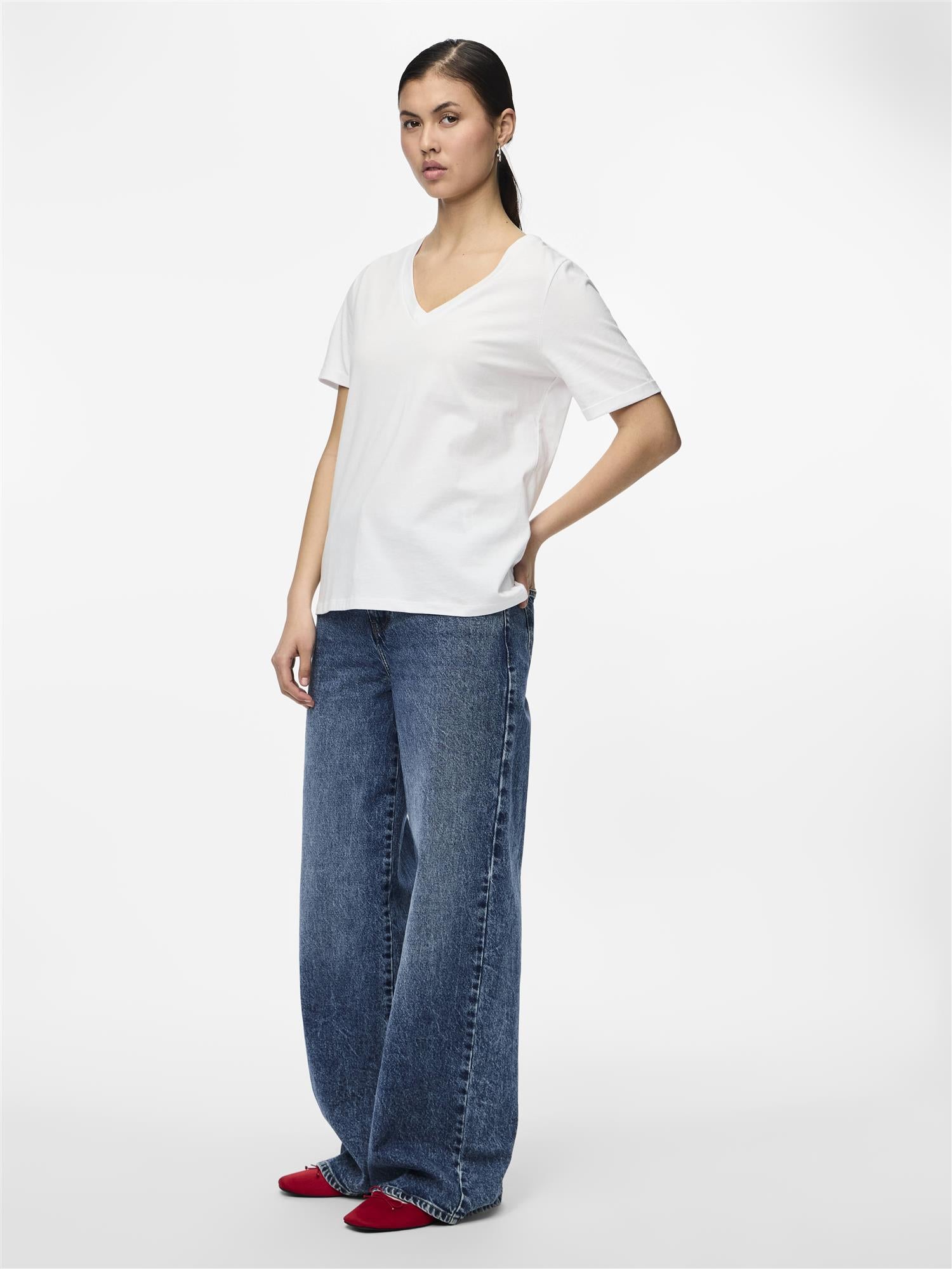 Ria V-neck solid tee