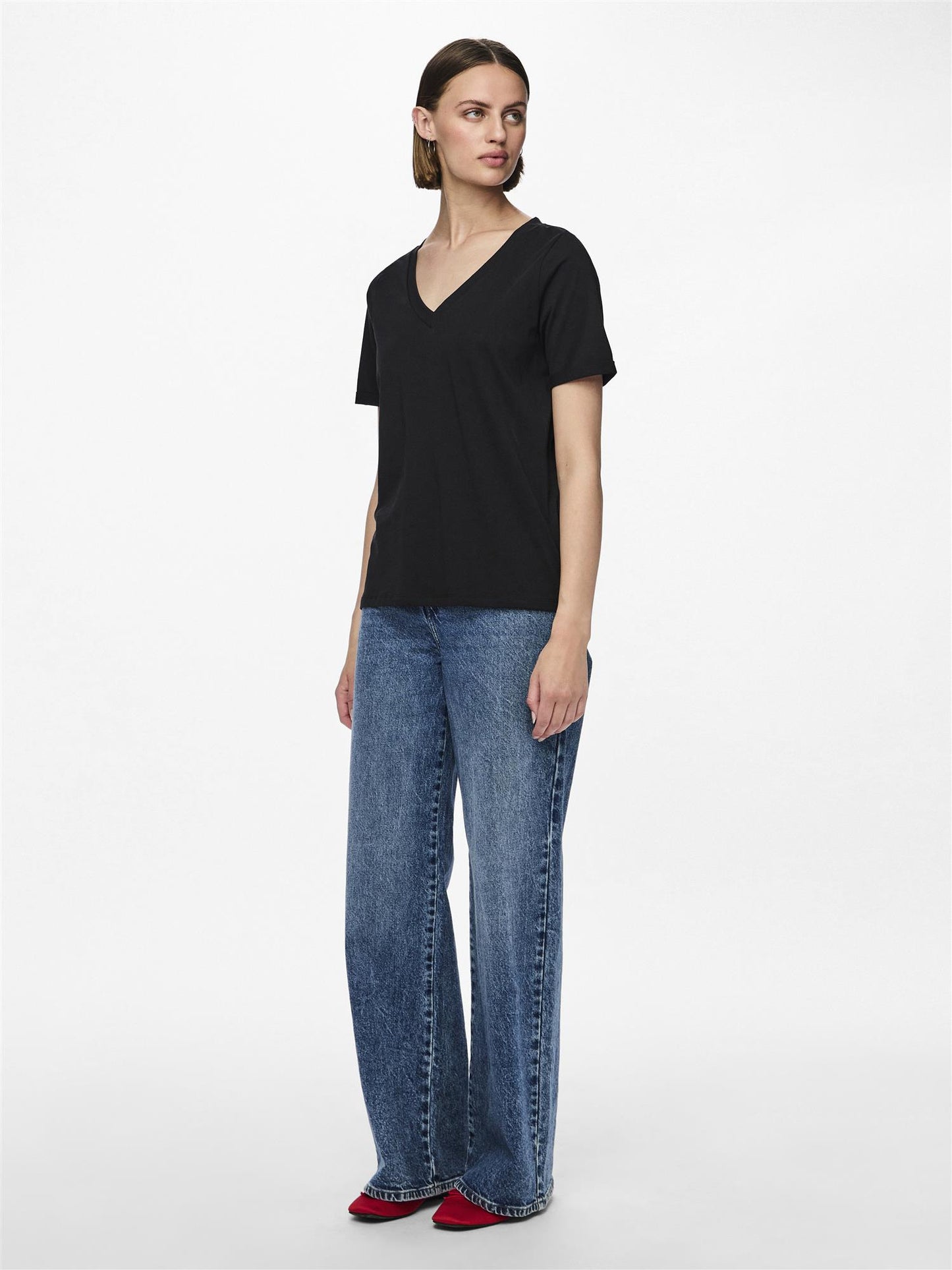 Ria V-neck solid tee
