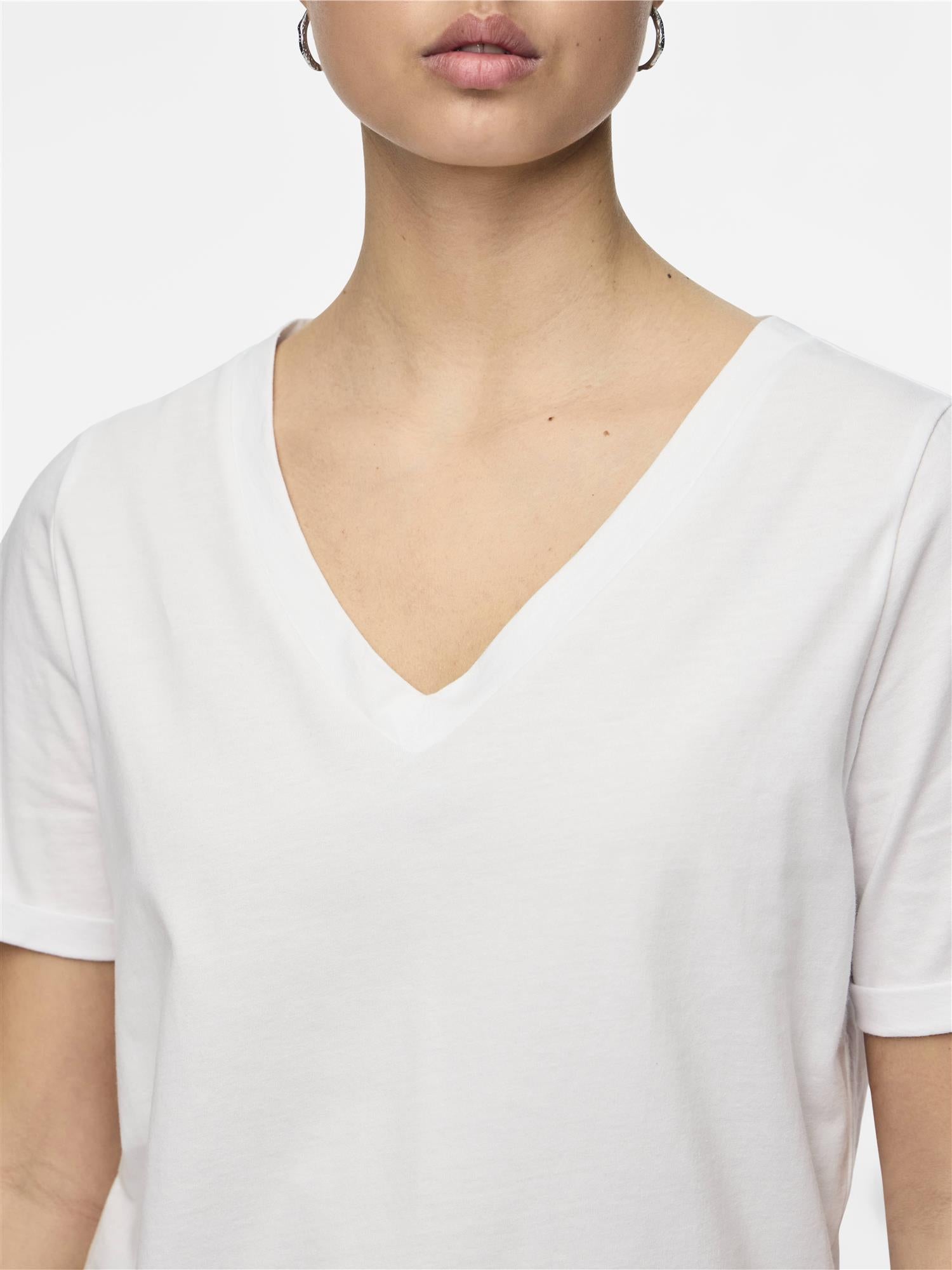 Ria V-neck solid tee