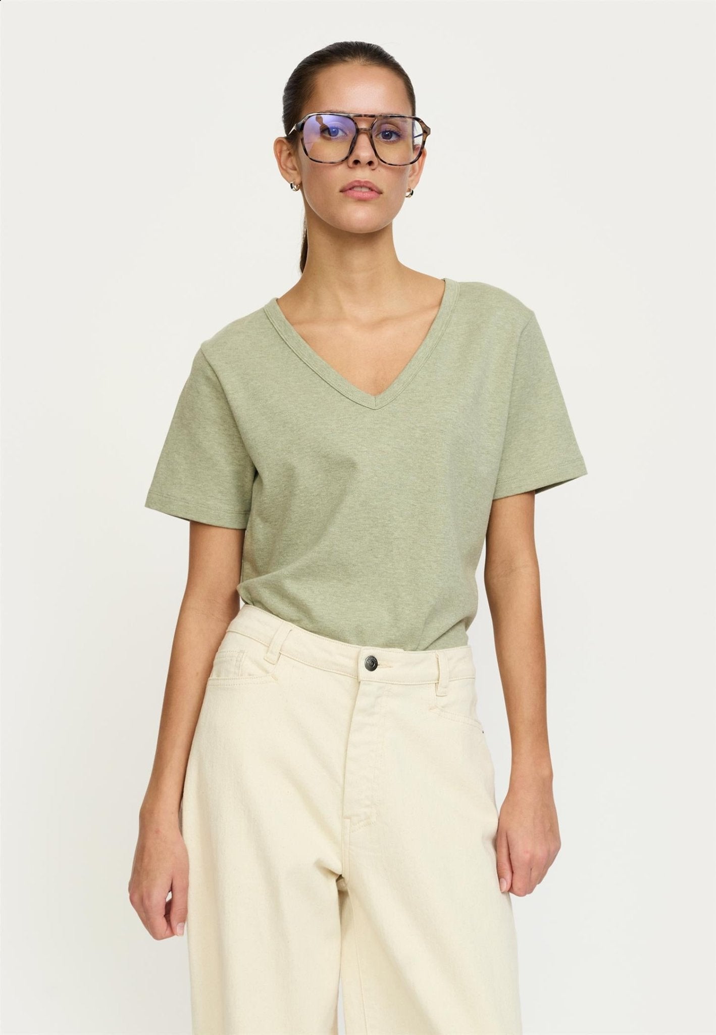 Bella V - neck t-shirt - novalieshop