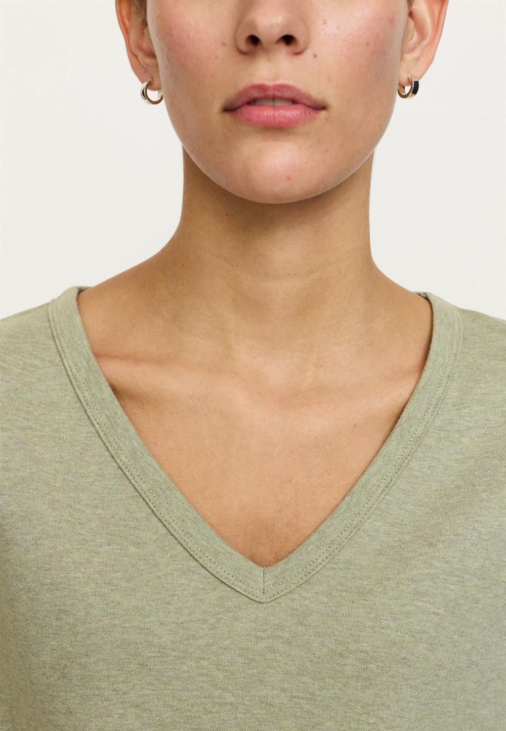 Bella V - neck t-shirt - novalieshop