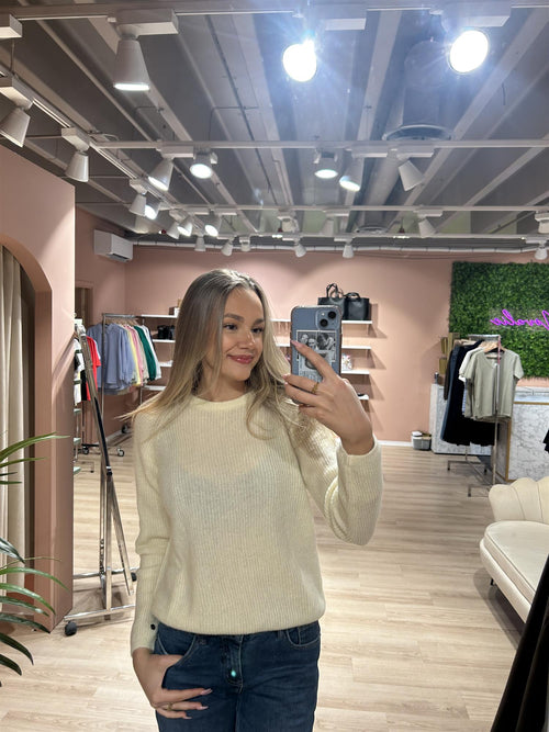 Betzy sweater - novalieshop
