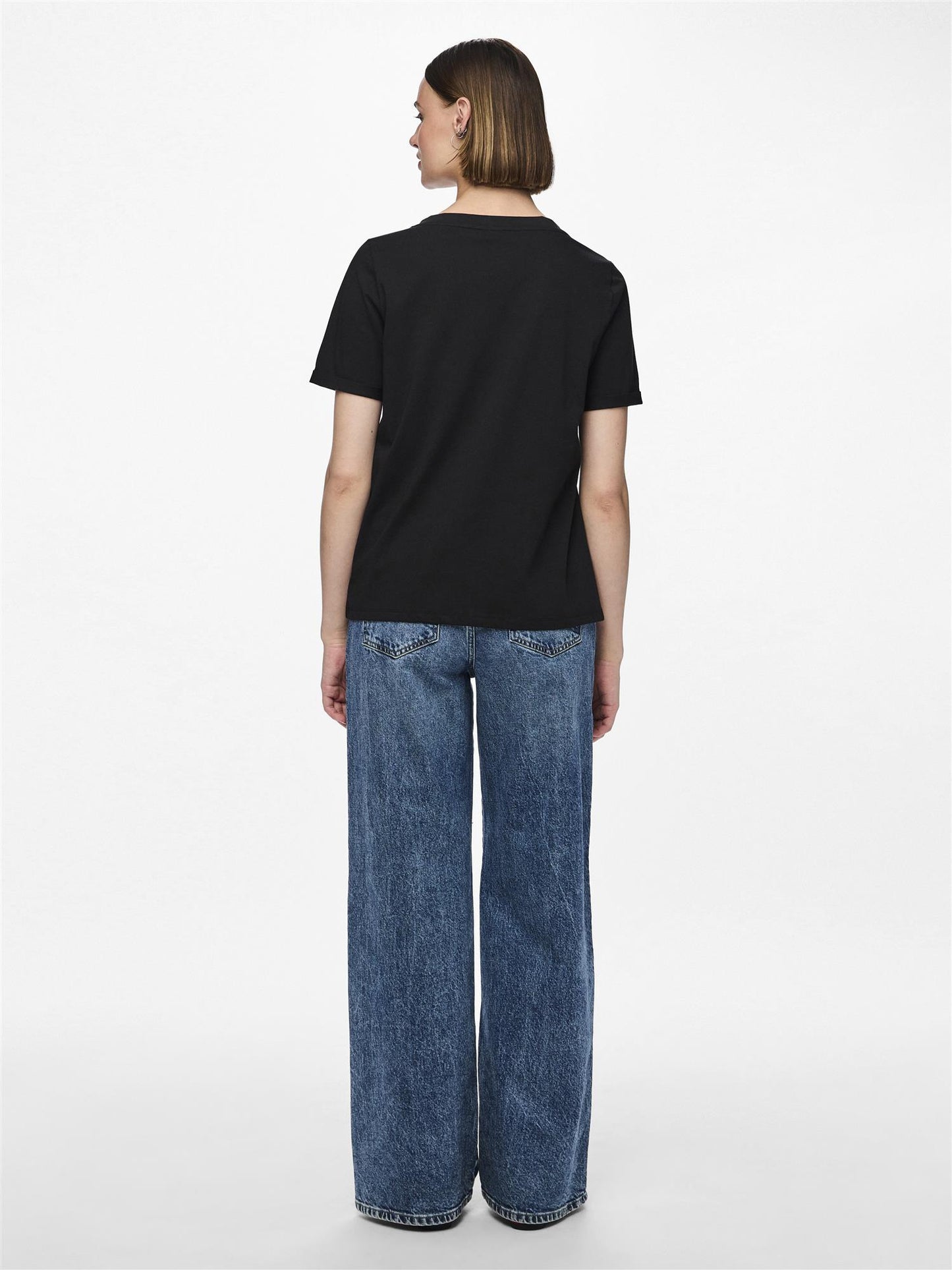Ria V-neck solid tee
