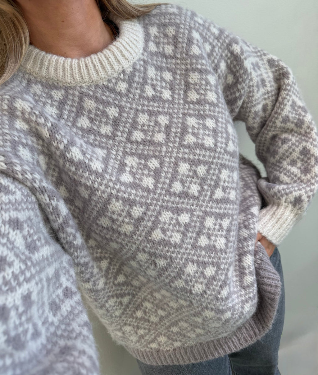 Inga o - neck oversized pullover - novalieshop