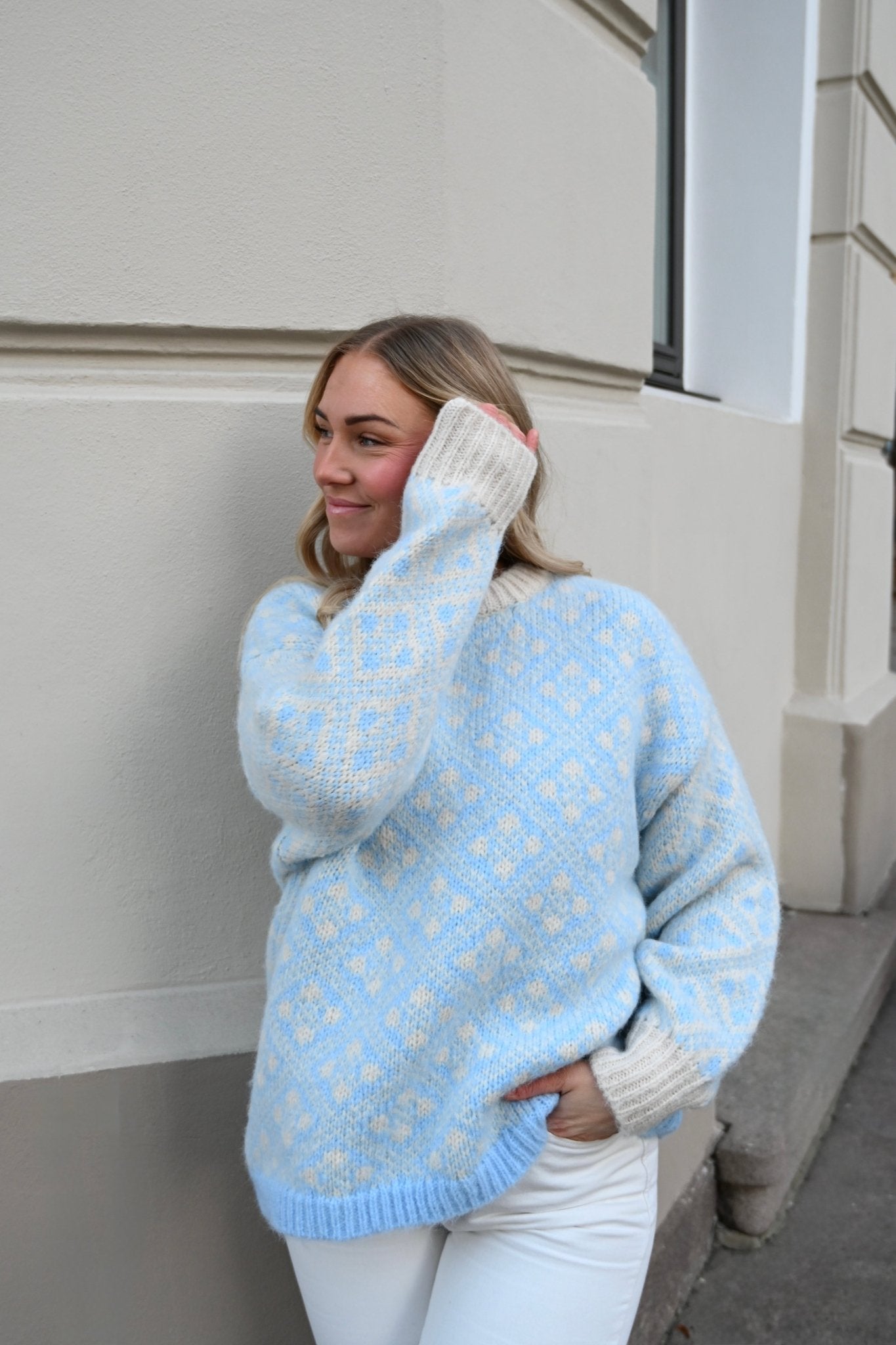 Inga o - neck oversized pullover - novalieshop