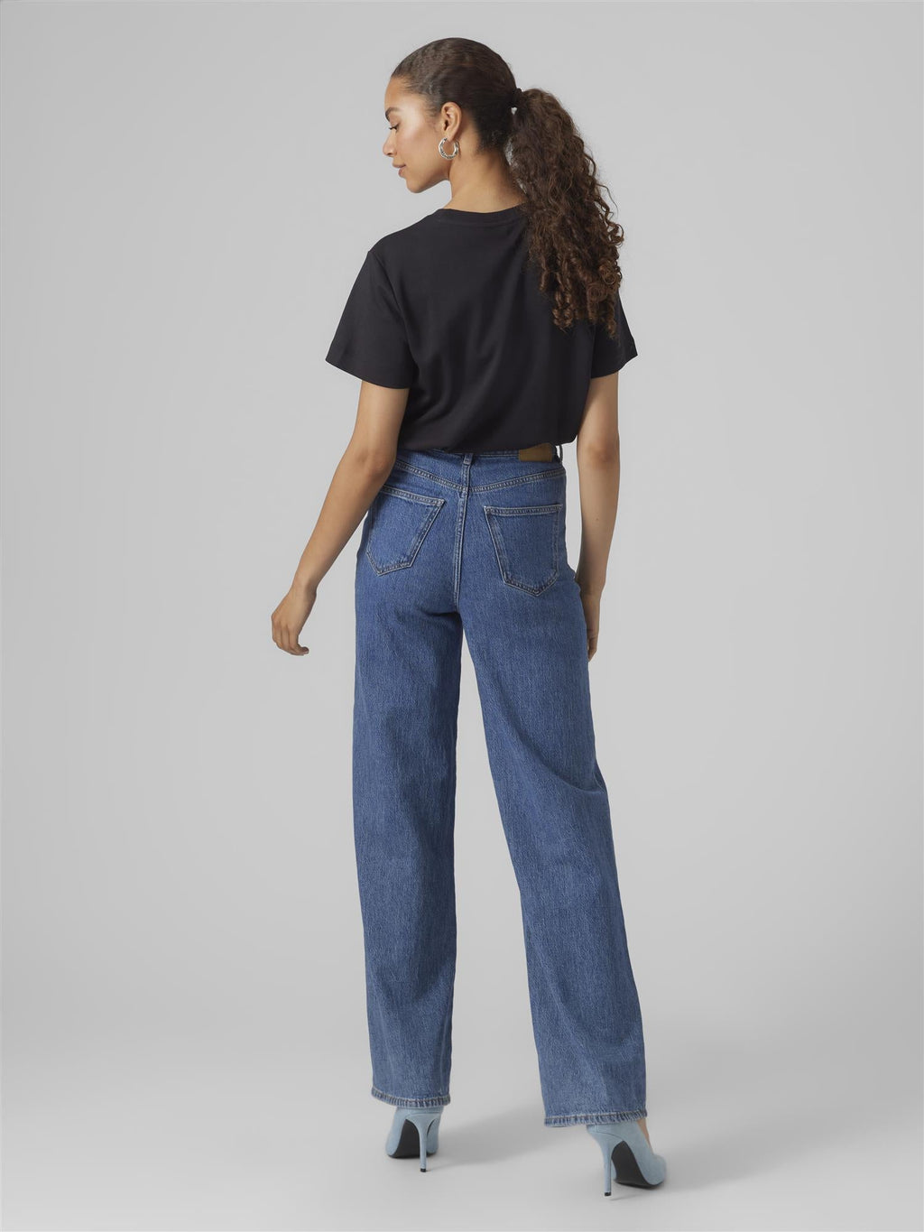 Naima o - neck t-shirt - novalieshop